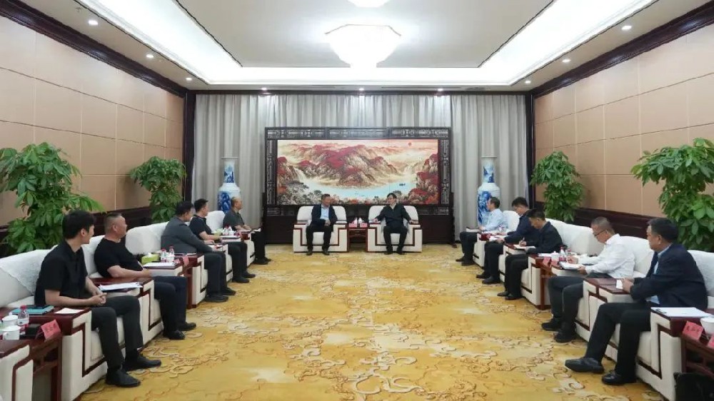 新疆维吾尔自治区塔城地区地委书记支现伟会见天津迅尔科技股份有限公司一行